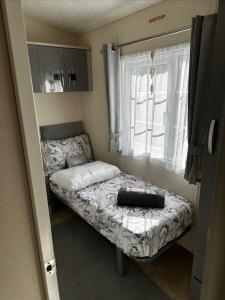 a small bedroom with a bed and a window at Yealands Delight in Warton