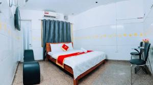 Katil atau katil-katil dalam bilik di Trung Bảo Hotel
