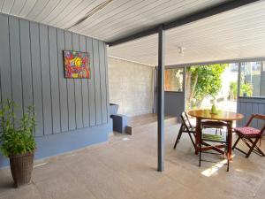 a covered patio with a table and chairs at Casa em Balneário Camboriú in Balneário Camboriú