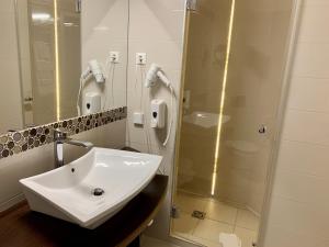 A bathroom at Granada Conference, Wellness and Sport Hotel
