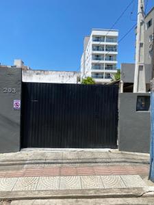 a large black gate on a wall with a building at Casa em Balneário Camboriú in Balneário Camboriú