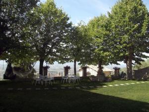 A garden outside Agriturismo Villa Gabbiano