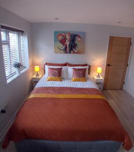 a bedroom with a large bed with two lamps at Spa Serviced Apartments LUNA R&R 