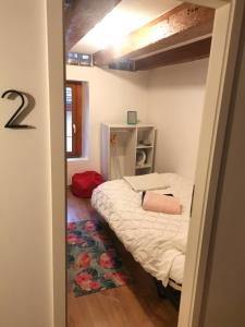 a small bedroom with a bed in a room at La Bergerie in La Neuveville