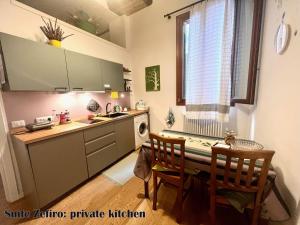Kuchyň nebo kuchyňský kout v ubytování Aria e Luce Suites a Venezia