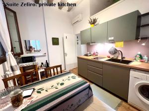 Kuchyň nebo kuchyňský kout v ubytování Aria e Luce Suites a Venezia