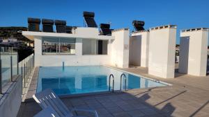 a swimming pool on the roof of a house at Residência Bela Vida in São Martinho do Porto