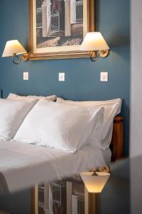 A bed or beds in a room at Kouros Hotel