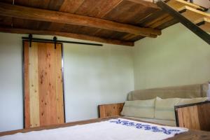 Postel nebo postele na pokoji v ubytování Casa Strâmbă