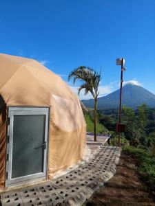 a tent with a view of a mountain at Pura Vista Glamping in El Castillo de La Fortuna