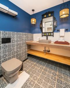 a bathroom with a toilet and a mirror at Storii By ITC Hotels Moira Riviera in Moira