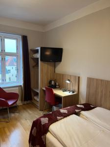 TV a/nebo společenská místnost v ubytování Hotel Skandia + 37 fotografií