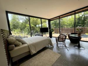 Χώρος καθιστικού στο Moulinas - Studio de Rêve avec Jardin - 5 étoiles