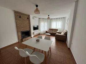 TV a/nebo společenská místnost v ubytování Casa a la Vera de la Sierra