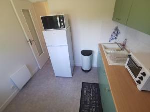 Kuchyňa alebo kuchynka v ubytovaní Résidence ORION- Appartement pour 2 à 3 personnes- Wifi gratuit + 4 fotografie