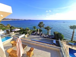 a view of the ocean from a hotel patio at Villa Sunrise first line in Coral Bay in Coral Bay