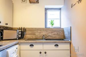 a kitchen with a sink and a window at Host & Stay - Chandan Court Apartment in Bewdley +4 photos