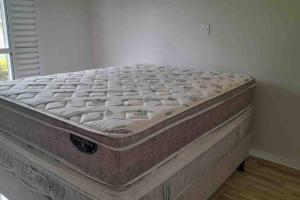 Ένα ή περισσότερα κρεβάτια σε δωμάτιο στο Casa com piscina no interior em condomínio fechado