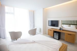 TV a/nebo společenská místnost v ubytování Ataol Can Termal & Spa