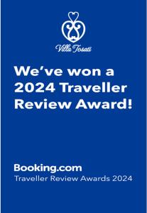 een teken dat zegt dat we een Traveller Review Award hebben gewonnen bij Villa Tosati in Monza