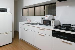 Kuchyň nebo kuchyňský kout v ubytování GC01/生活してもOKな親切な部屋 /3 部屋/最大 6人入居/大阪城/3 ライン駅徒歩7分/清潔