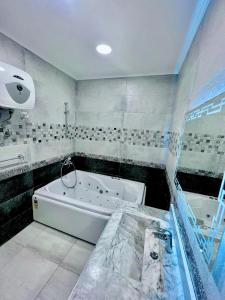 Bathroom sa ورده مصر لسياح