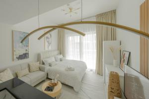 a white room with a bed and a couch at Chic Apartment Dubai Marina in Dubai