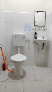 a bathroom with a toilet and a sink at Akasia Homestay Kuantan in Kuantan