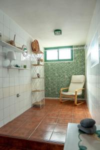 a small bathroom with a chair and a table at Punta Mar in Güimar