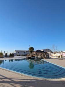 Bazén v ubytování Chateau Linza Resort nebo v jeho okolí