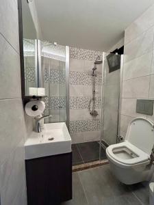 Een badkamer bij NG Homes