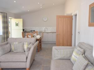A seating area at 2 Bed in Croes-y-pant 58962