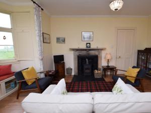 a living room with a white couch and a fireplace at 2 Bed in Lochgilphead AG577 in Kilmartin