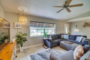 Posezení v ubytování Lovely Merritt Island Home with Kayak and Fire Pit!