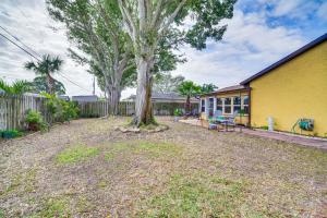 Zahrada ubytování Lovely Merritt Island Home with Kayak and Fire Pit!
