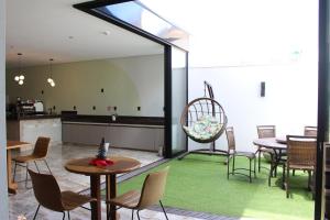 Ruang duduk di Optimum Plaza Hotel