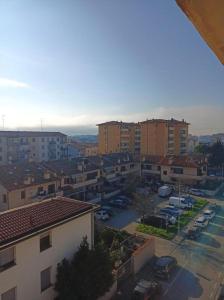 a view of a city with buildings and a parking lot at Palm Tree Room 1 in Prato