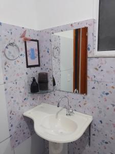 a bathroom with a sink and a mirror at Apartamento Inteiro São Luís in São-José-do-Ribamar