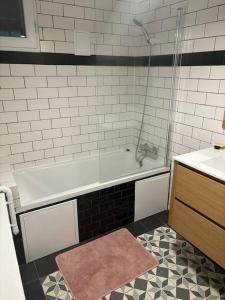 Ένα μπάνιο στο Apartment Near Paris and Disneyland +9 φωτογραφίες