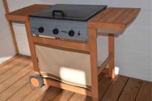 a stove sitting on a cart in a room at Chalet 2 chambres en Bois dans les landes n34 in Tosse