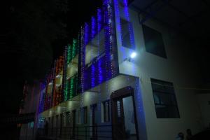 a building with christmas lights on the side of it at Somas kandar Lodge in Sūrandai
