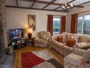 a living room with two couches and a tv at 3 Bed in Brecon Town BN037 in Llanspyddid