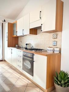 Kuchyňa alebo kuchynka v ubytovaní Casa Carmen - Attico vista mare