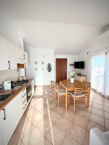 Kuchyňa alebo kuchynka v ubytovaní Casa Carmen - Attico vista mare