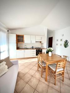 Kuchyňa alebo kuchynka v ubytovaní Casa Carmen - Attico vista mare