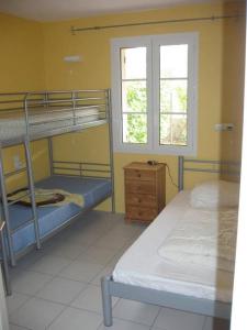 Двох'ярусне ліжко або двоярусні ліжка в номері Provence Vaucluse Ventoux Villa Caromb