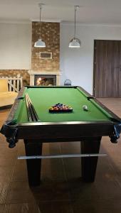 a pool table in a living room with afits at Apartamenty Sasinówka in Sasino