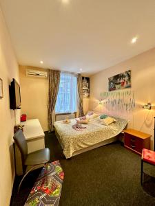 Postel nebo postele na pokoji v ubytování Kizhi ART Hotel Kharkiv