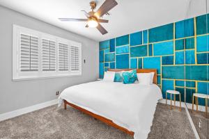 Close To Strip, King Beds, Pool, BBQ, Modern