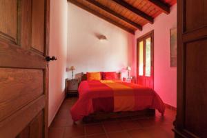 Giường trong phòng chung tại Montemateo finca Privada